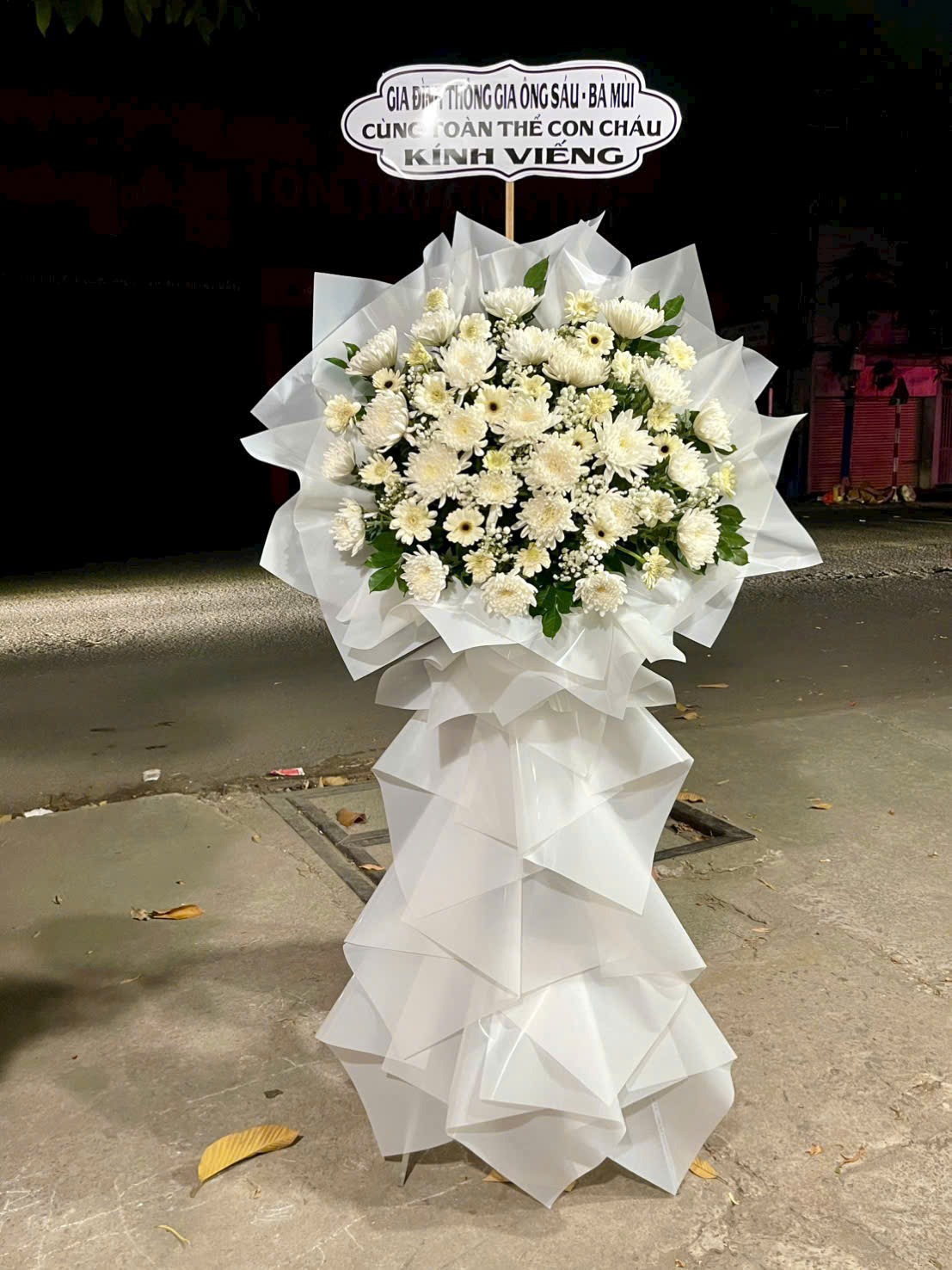 Kệ tang trắng tinh