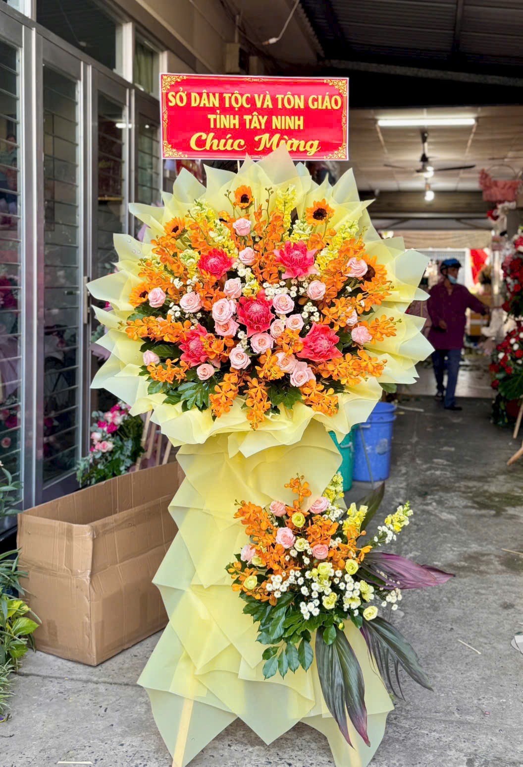 Kệ vàng cam thanh lịch